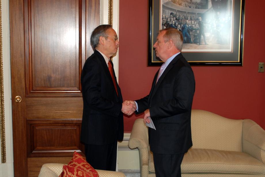 Durbin met with Secretary of Energy Steven Chu to discuss national laboratories and energy research.